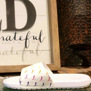 Puma Cool Cat Bold 2 Slide 'Allover Logo - White Rainbow Wmn Sz 5